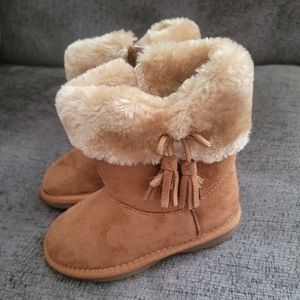 Little girls size 8M boots with fur. Excellent condition